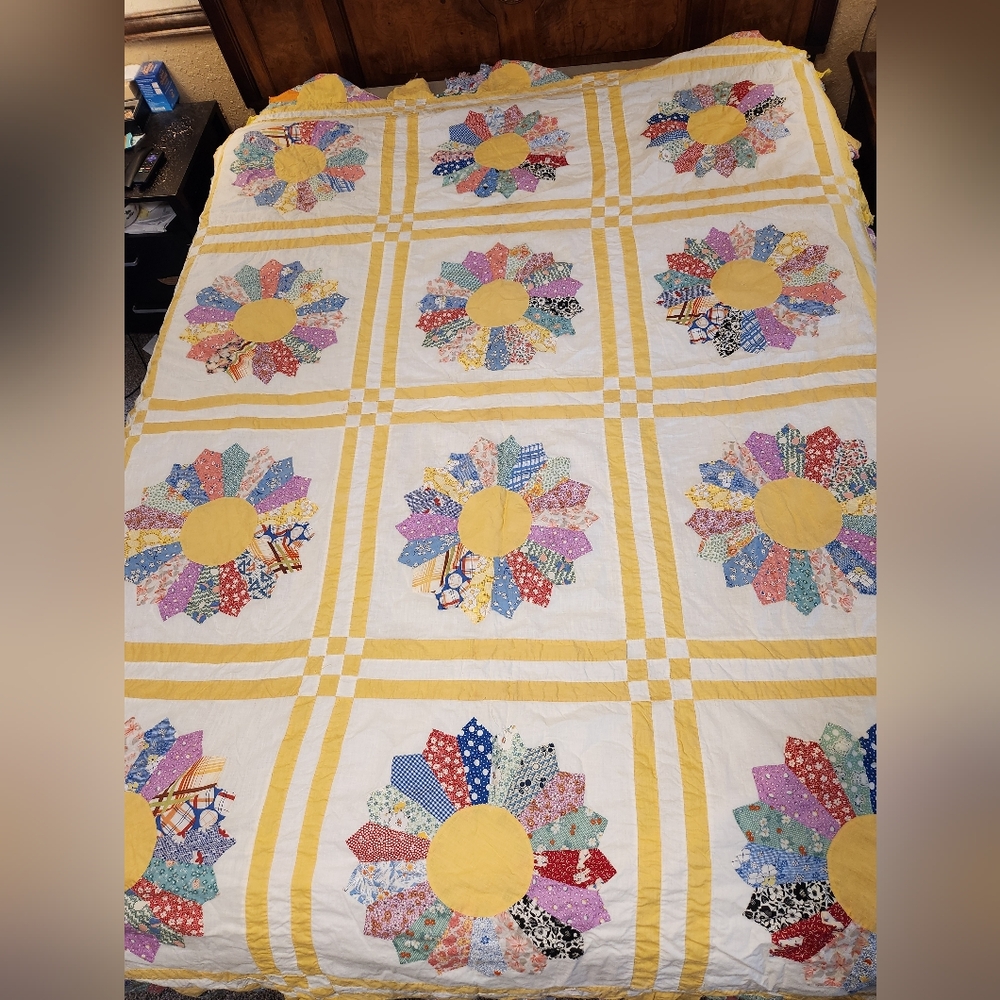 Bright quilt top with decorative edge. Sunburst design 62 x 82, queen